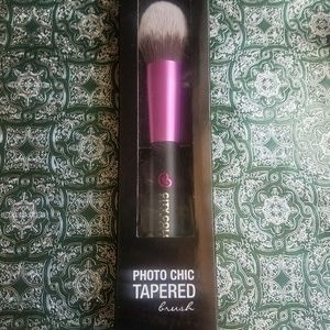Makeup brush